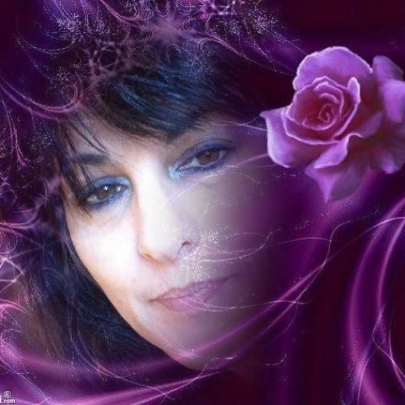 Meet your Posher, Ria - Picture 1 of 3